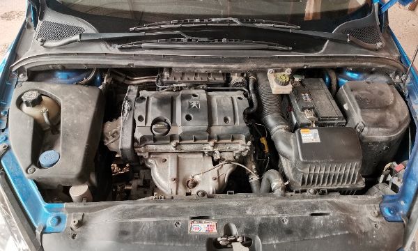 Voir l'image Nettoyage compartiment moteur — Jonet saül Mr. Propre auto — photo 1