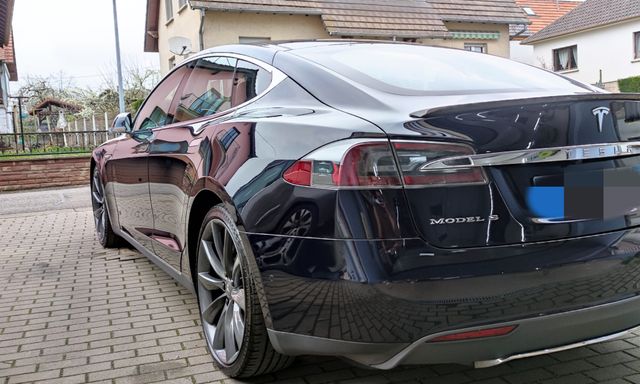 Voir l'image Polissage + protection tesla model S — LK-Rénov'Auto — photo 1