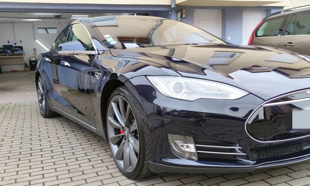 Voir plus — Polissage + protection tesla model S — LK-Rénov'Auto