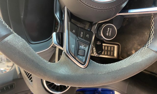 Voir l'image Nettoyage volant Cuir / alcantara — Polorenocar Detailing — photo 1