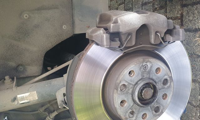 Voir plus — Remplacement disque et plaquettes audi q3 — YCD Auto