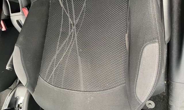 Voir plus — Nettoyage intérieur Peugeot 208 — Charles Baudard