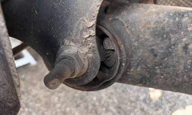 Voir plus — Silentblocs essieu arrière Peugeot 3008 — MécaDom69 "Votre mécanicien à domicile!"