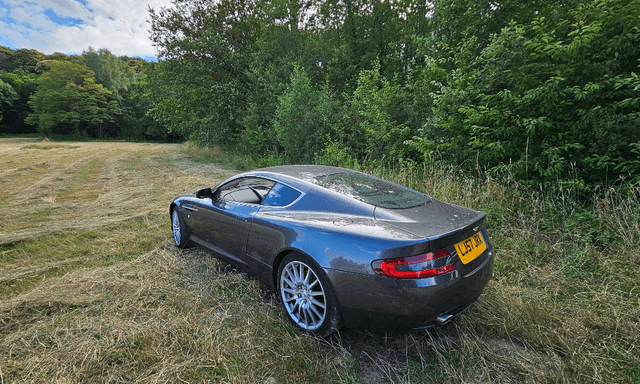 Voir l'image Aston Martin DB9 V12 — Gentleman Mécanicien — photo 1