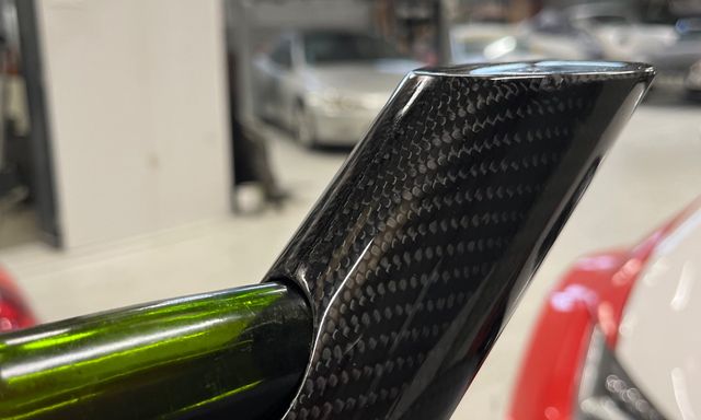 Voir plus — Support bouteille de vin 100% carbone — Bruno Baptista