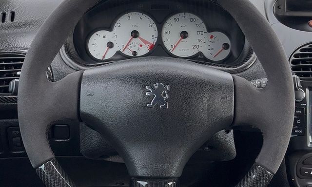Voir plus — Volant Carbone Alcantara — Bruno Baptista
