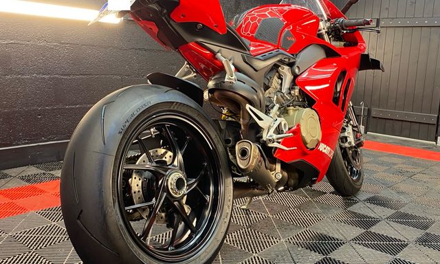 Voir l'image CAR STAGING DUCATI PANIGALE — Js Motors — photo 1